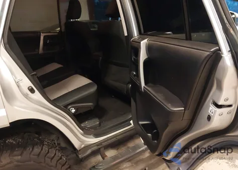 2018 Toyota 4Runner Sr5 z USA, uszkodzony, nr VIN JTEBU5JR7J5579351